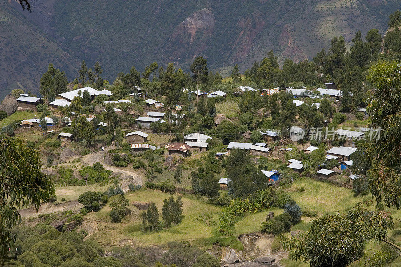 鸟瞰图，埃塞俄比亚Debre Libanos峡谷中的村庄